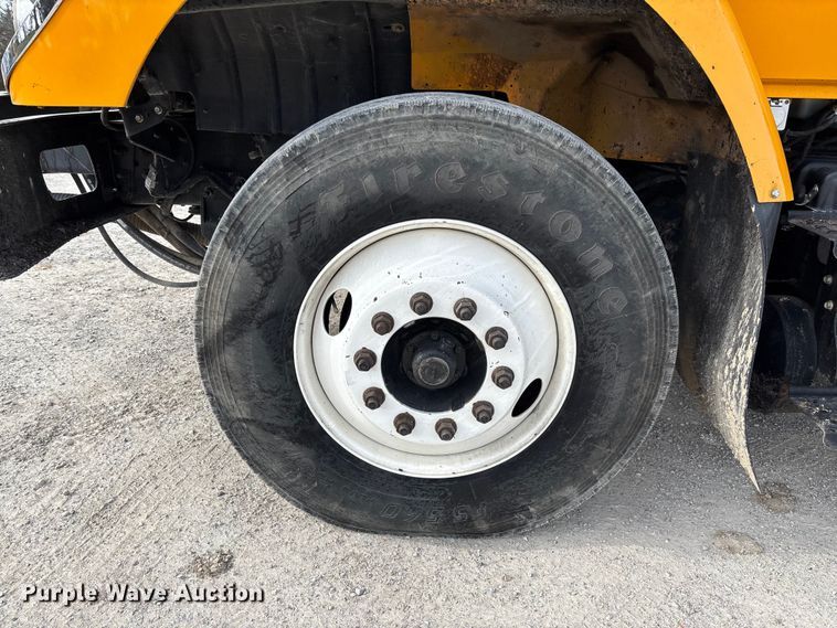 image for item FB3234 2008 International 7400 oil distributor truck