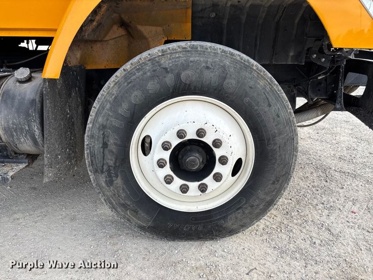 image for item FB3234 2008 International 7400 oil distributor truck