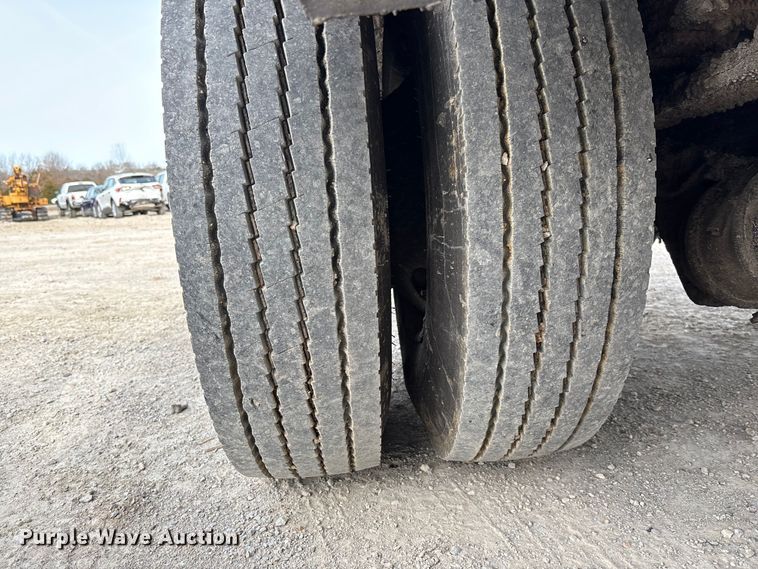 image for item FB3234 2008 International 7400 oil distributor truck