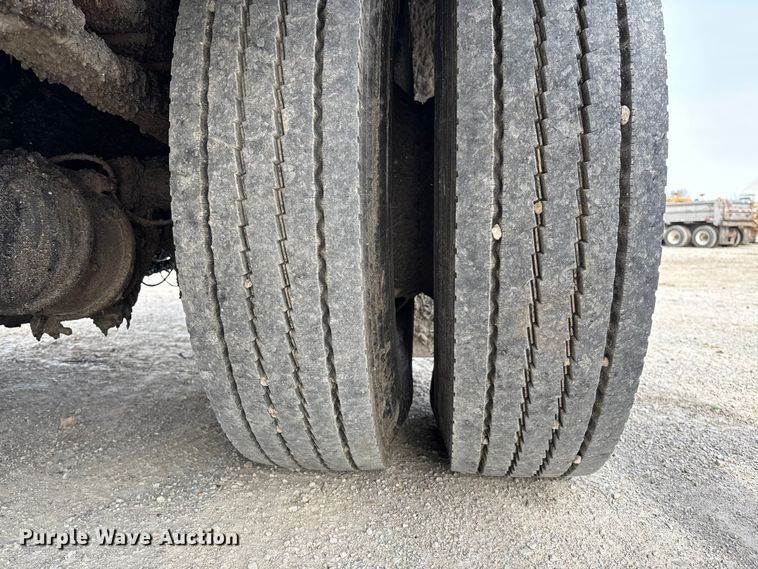 image for item FB3234 2008 International 7400 oil distributor truck