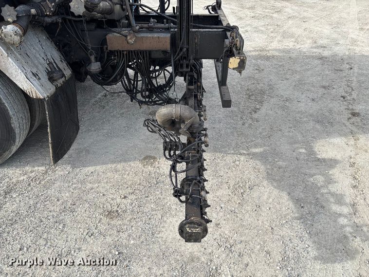 image for item FB3234 2008 International 7400 oil distributor truck