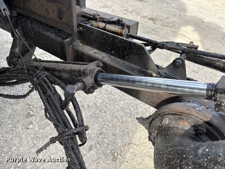 image for item FB3234 2008 International 7400 oil distributor truck