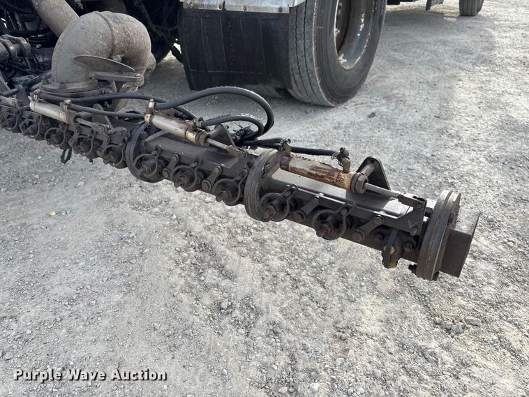 image for item FB3234 2008 International 7400 oil distributor truck