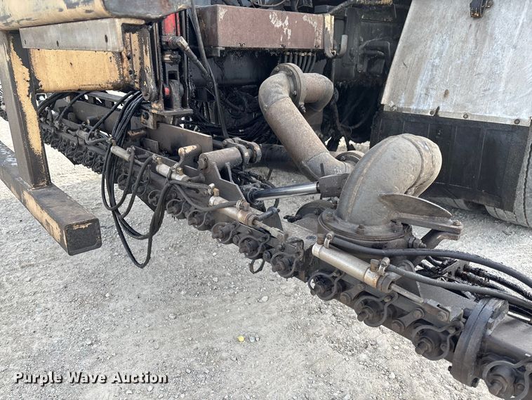 image for item FB3234 2008 International 7400 oil distributor truck