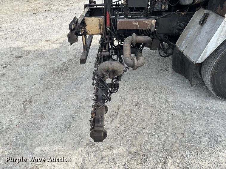 image for item FB3234 2008 International 7400 oil distributor truck