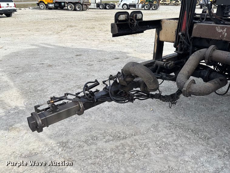 image for item FB3234 2008 International 7400 oil distributor truck