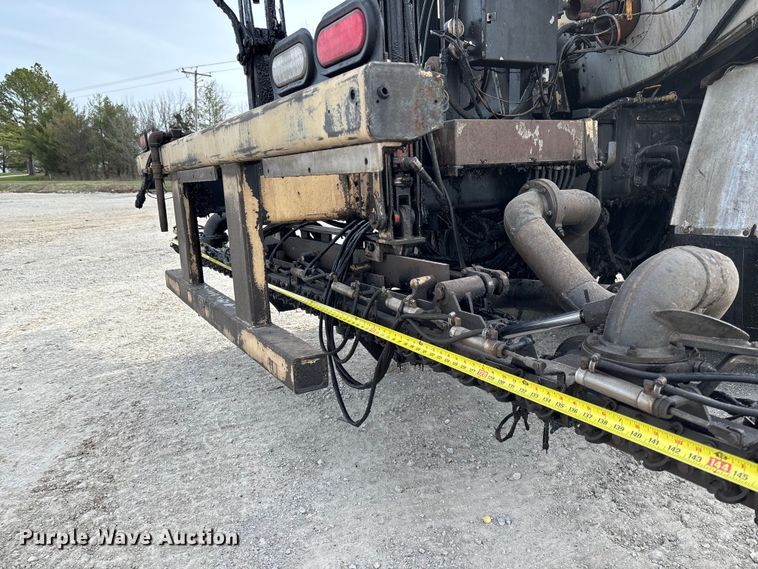 image for item FB3234 2008 International 7400 oil distributor truck