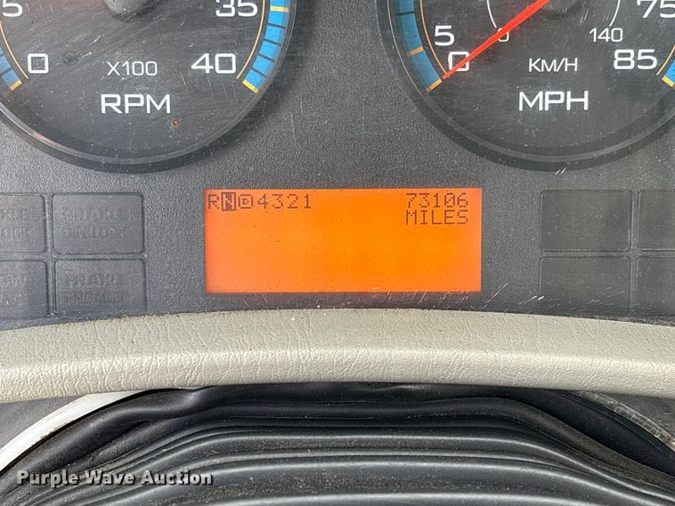 image for item FB3234 2008 International 7400 oil distributor truck