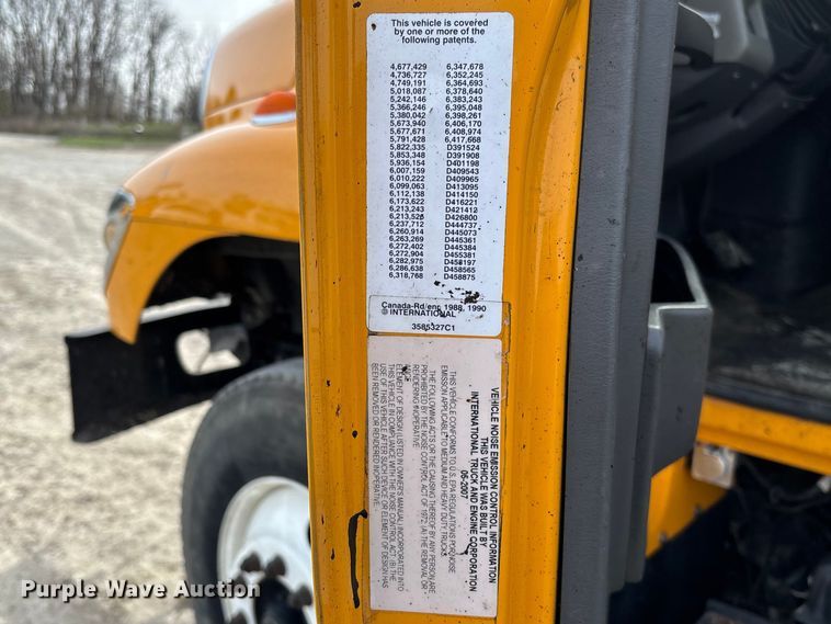 image for item FB3234 2008 International 7400 oil distributor truck