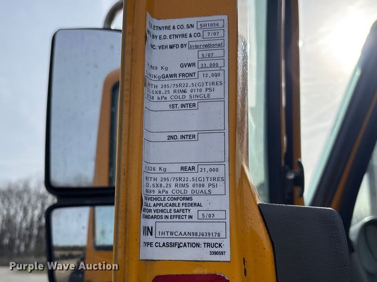 image for item FB3234 2008 International 7400 oil distributor truck