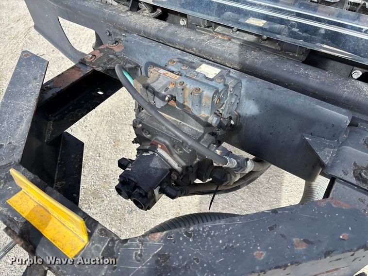 image for item FB3235 2008 International 7400 oil distributor truck