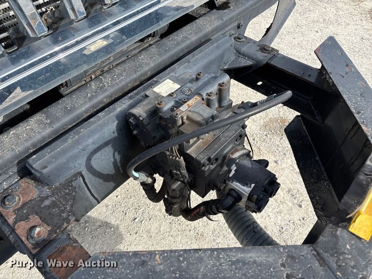 image for item FB3235 2008 International 7400 oil distributor truck