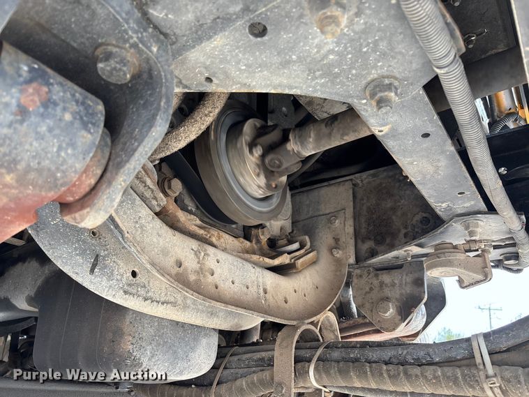 image for item FB3235 2008 International 7400 oil distributor truck