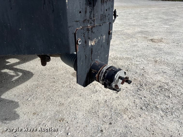 image for item FB3235 2008 International 7400 oil distributor truck