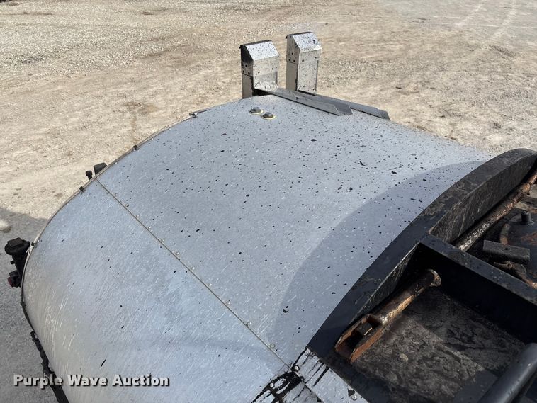 image for item FB3235 2008 International 7400 oil distributor truck