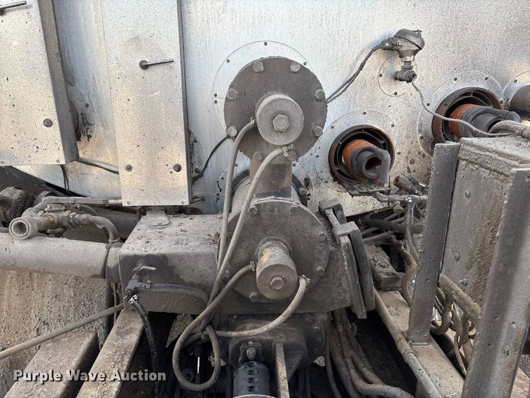 image for item FB3235 2008 International 7400 oil distributor truck