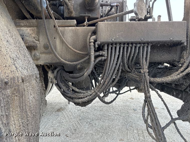 image for item FB3235 2008 International 7400 oil distributor truck