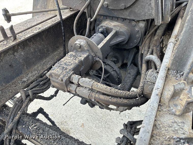 image for item FB3235 2008 International 7400 oil distributor truck