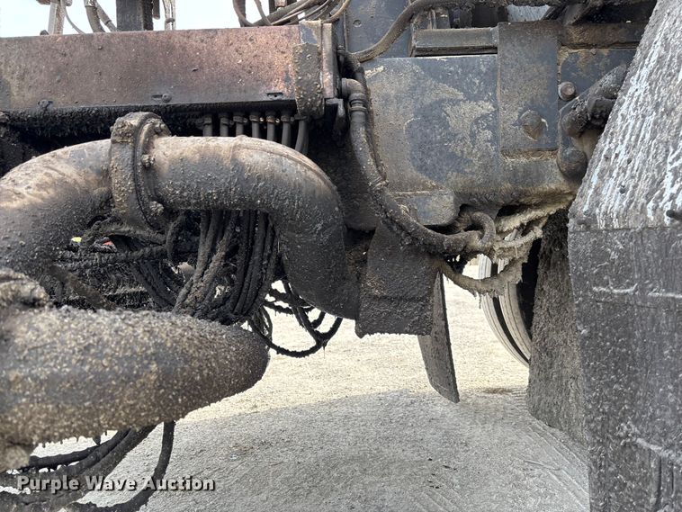 image for item FB3235 2008 International 7400 oil distributor truck