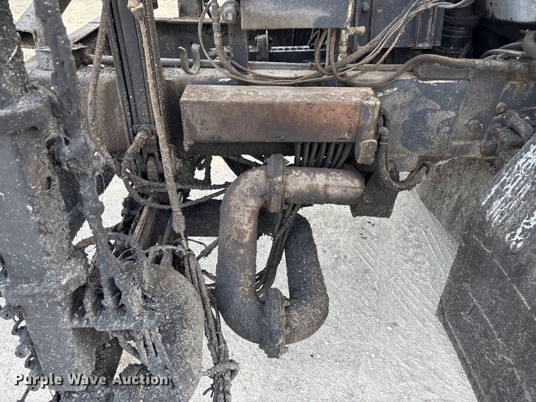 image for item FB3235 2008 International 7400 oil distributor truck