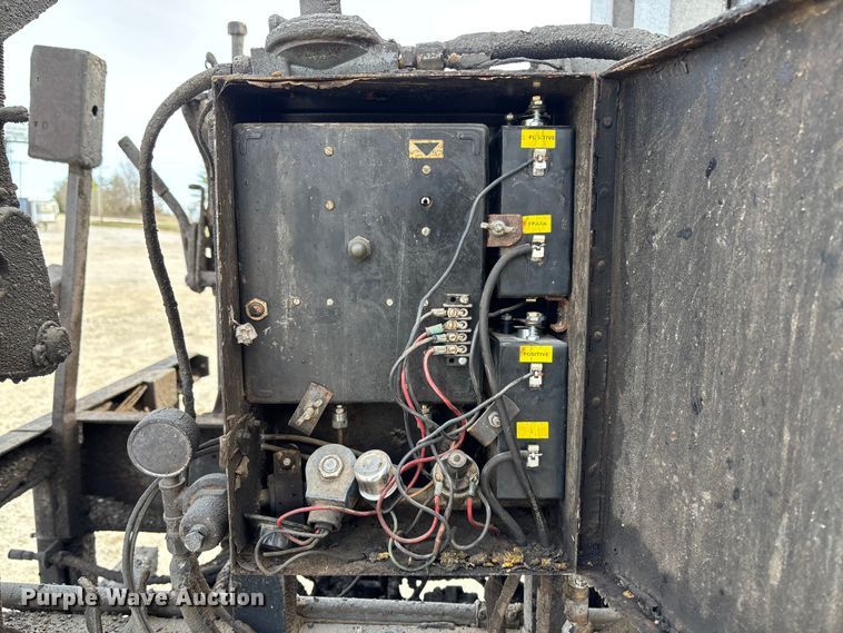 image for item FB3235 2008 International 7400 oil distributor truck