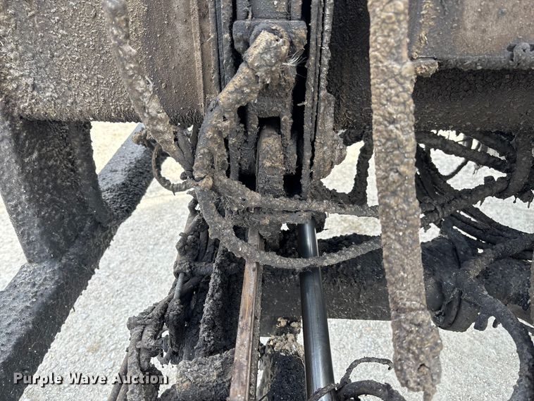 image for item FB3235 2008 International 7400 oil distributor truck