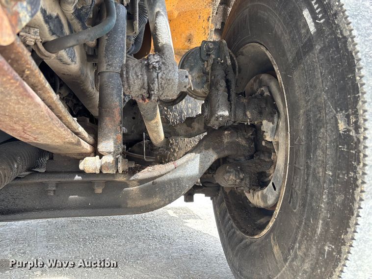 image for item FB3235 2008 International 7400 oil distributor truck