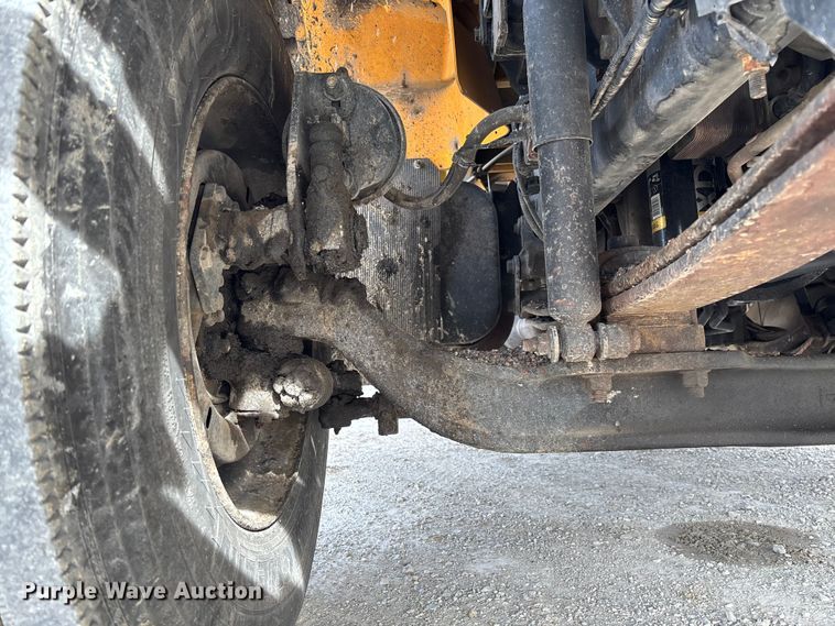 image for item FB3235 2008 International 7400 oil distributor truck