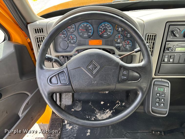 image for item FB3235 2008 International 7400 oil distributor truck