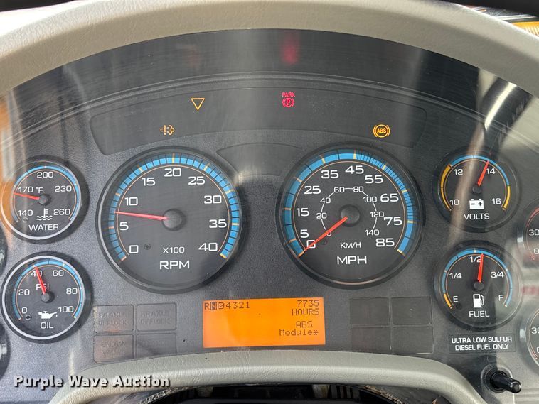 image for item FB3235 2008 International 7400 oil distributor truck