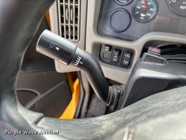 image for item FB3235 2008 International 7400 oil distributor truck