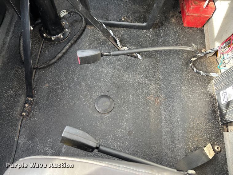 image for item FB3235 2008 International 7400 oil distributor truck