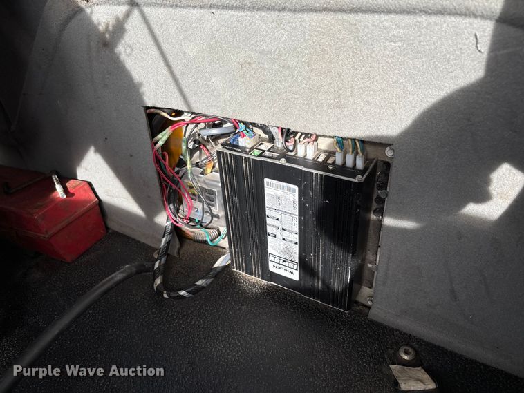 image for item FB3235 2008 International 7400 oil distributor truck