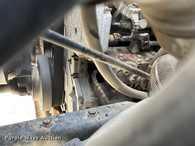 image for item FB3235 2008 International 7400 oil distributor truck