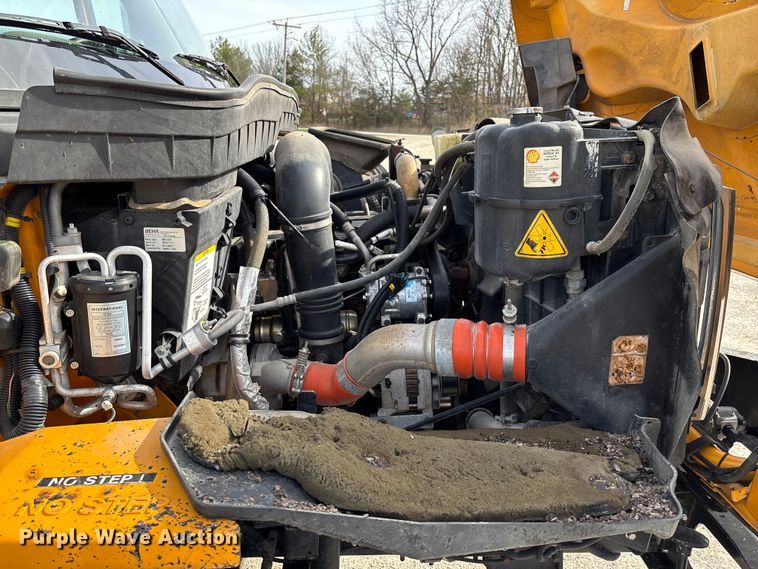 image for item FB3235 2008 International 7400 oil distributor truck