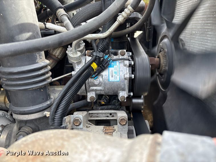 image for item FB3235 2008 International 7400 oil distributor truck