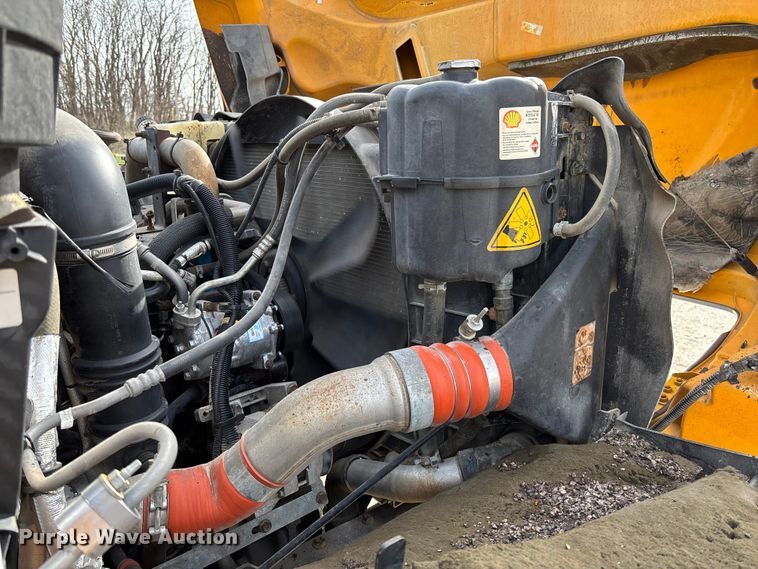 image for item FB3235 2008 International 7400 oil distributor truck