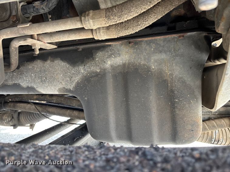 image for item FB3235 2008 International 7400 oil distributor truck