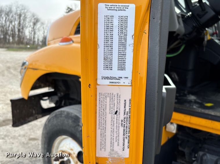 image for item FB3235 2008 International 7400 oil distributor truck