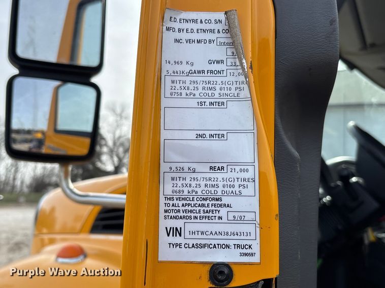 image for item FB3235 2008 International 7400 oil distributor truck