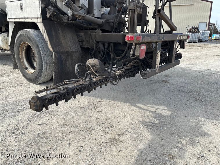 image for item FB3235 2008 International 7400 oil distributor truck