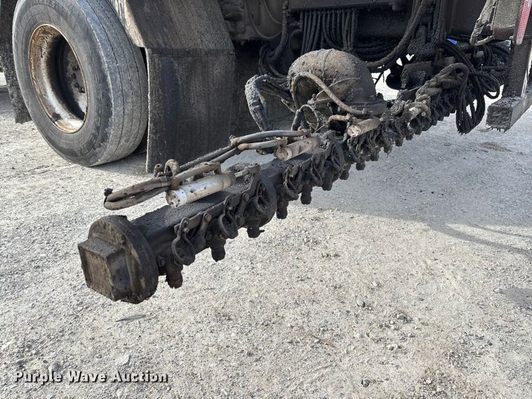 image for item FB3235 2008 International 7400 oil distributor truck