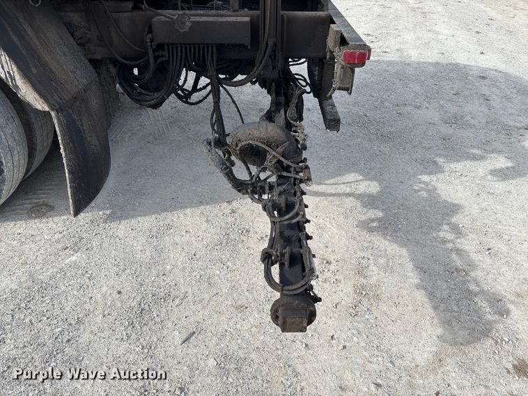 image for item FB3235 2008 International 7400 oil distributor truck