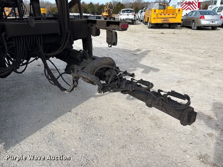 image for item FB3235 2008 International 7400 oil distributor truck