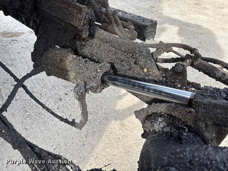 image for item FB3235 2008 International 7400 oil distributor truck