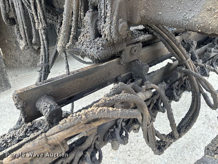 image for item FB3235 2008 International 7400 oil distributor truck