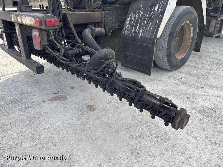 image for item FB3235 2008 International 7400 oil distributor truck