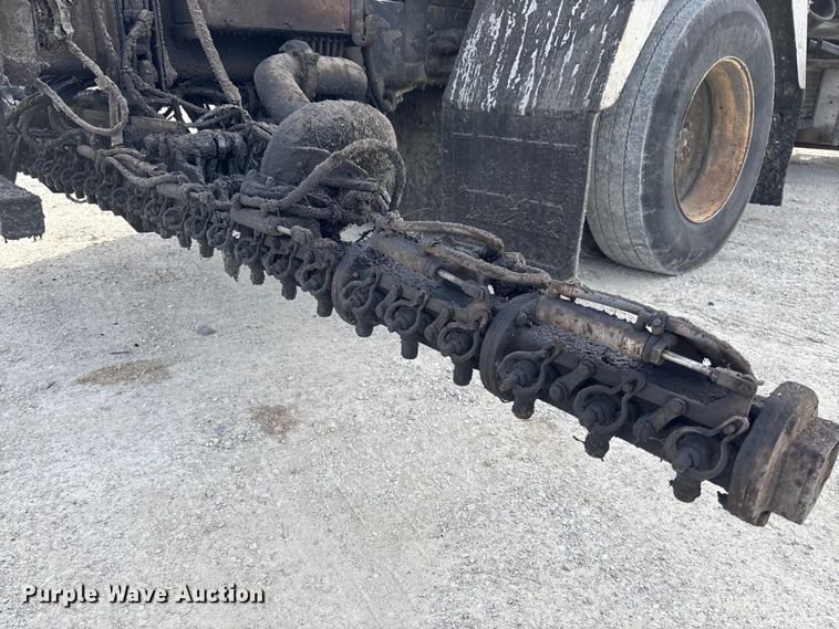 image for item FB3235 2008 International 7400 oil distributor truck