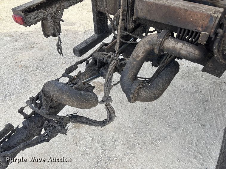 image for item FB3235 2008 International 7400 oil distributor truck