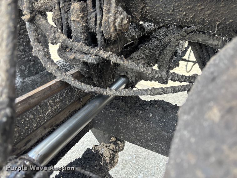 image for item FB3235 2008 International 7400 oil distributor truck